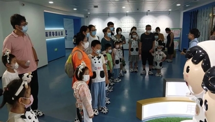 携手企业筑梦未来 大寺镇社区“五爱”教育阵地联合点亮公益服务中心开展企业参访活动